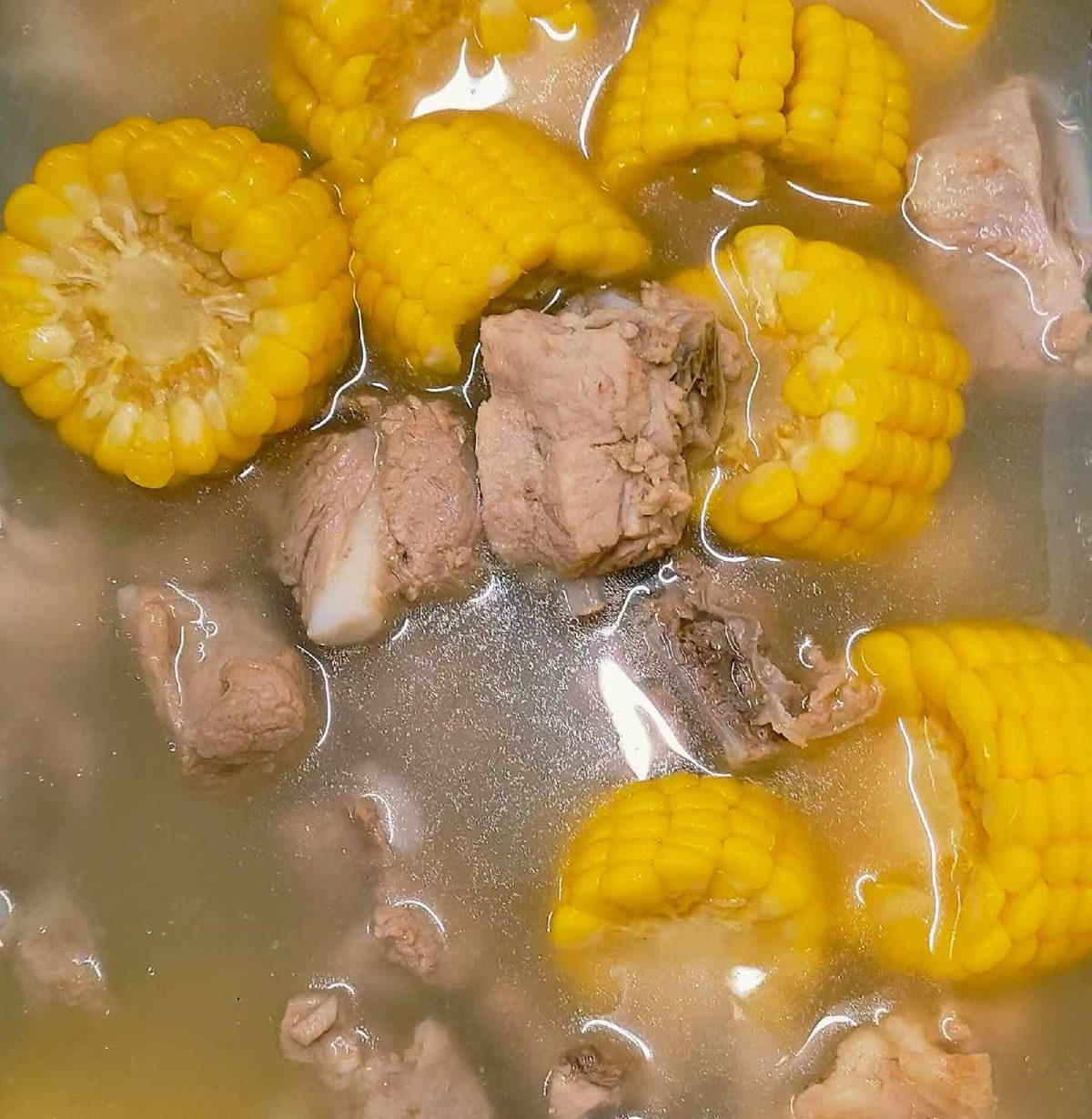 玉米炖排骨
