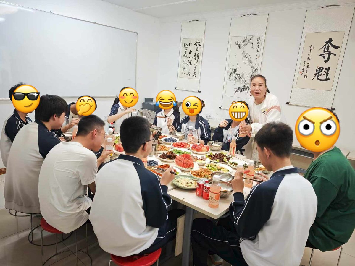 同学们一起聚餐