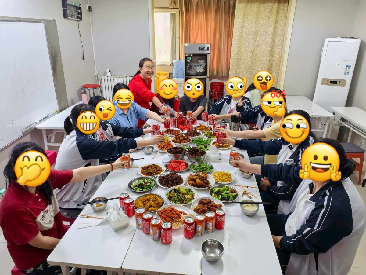 同学们一起聚餐