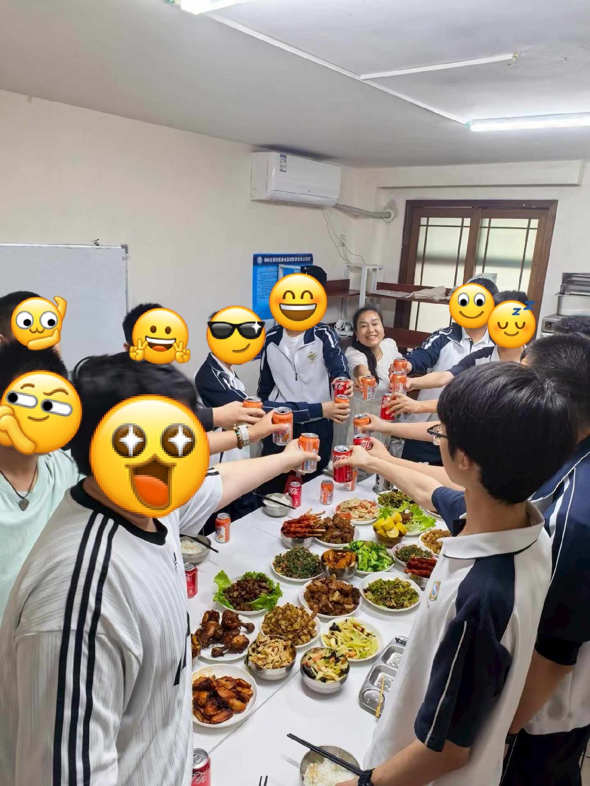 同学们一起聚餐
