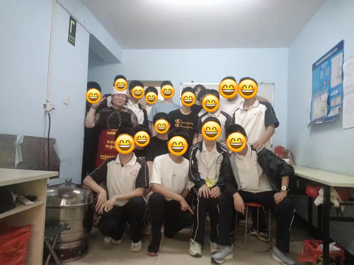 同学们一起聚餐